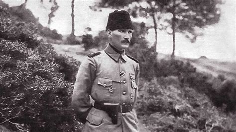  Çanakkale Savaşı: Osmanlı İmparatorluğu'nun Askeri Dehası Mustafa Kemal Atatürk'ün Liderliği Altında Bir Zafer