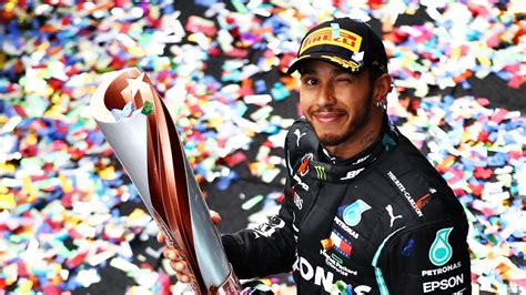 Lewis Hamilton'nin 2021 Formula 1 Dünya Şampiyonası Sonunda Kazanılan Empatik Zaferin ve Tarihi Bir Değişimin Ötesinde